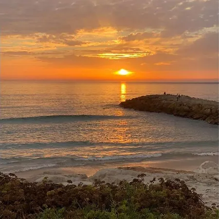 -guest House - Caparica - - Surf Sun And Lisbon Lovers בקתה Trafaria